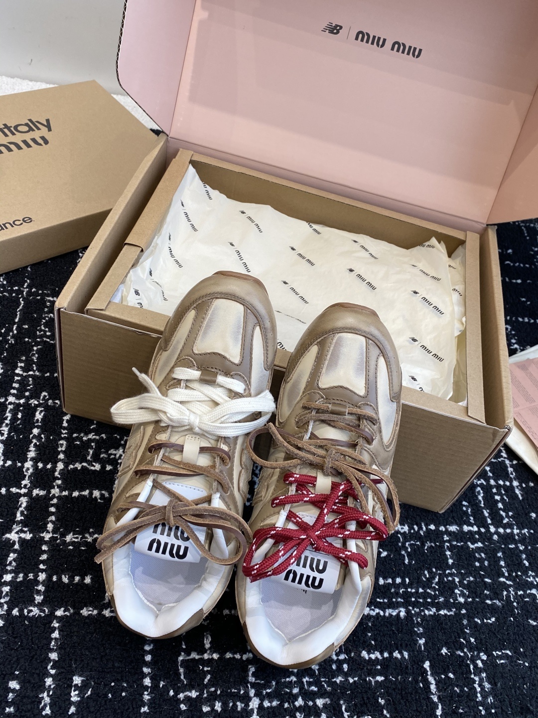 东莞代购级(官网同步✈️飞机盒包装)
MIU MIU✖️NEW BALANCE 530 缪缪 纽巴伦联名