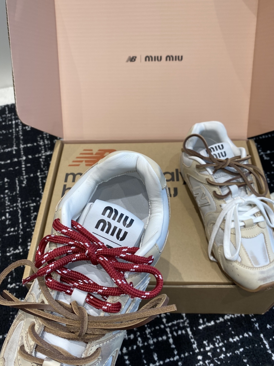 东莞代购级(官网同步✈️飞机盒包装)
MIU MIU✖️NEW BALANCE 530 缪缪 纽巴伦联名