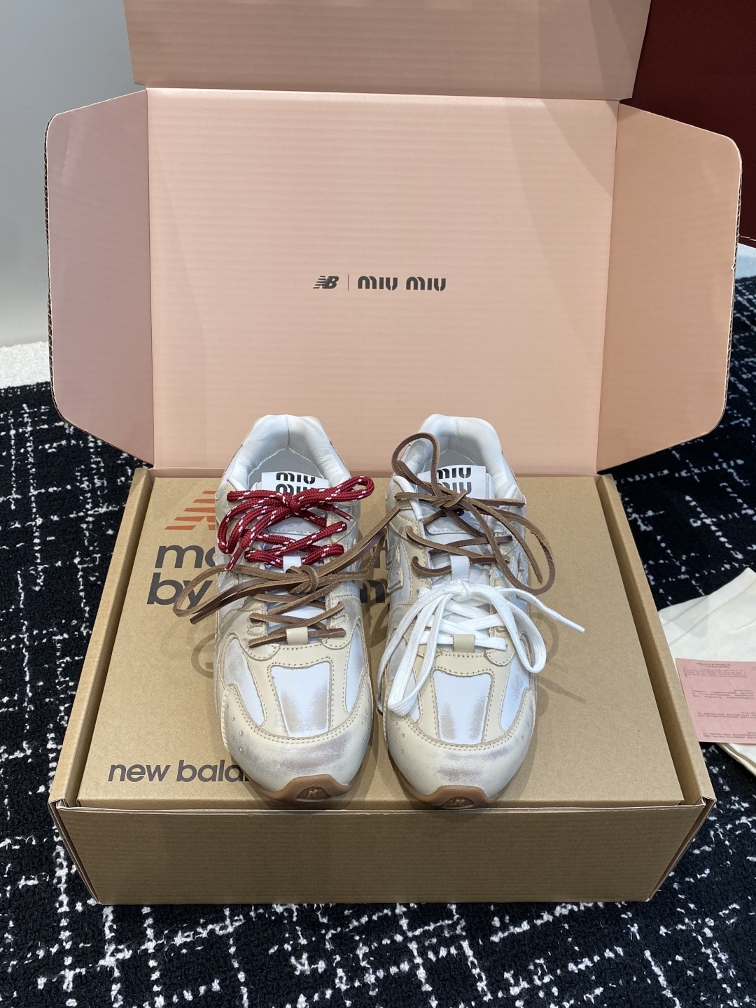 东莞代购级(官网同步✈️飞机盒包装)
MIU MIU✖️NEW BALANCE 530 缪缪 纽巴伦联名