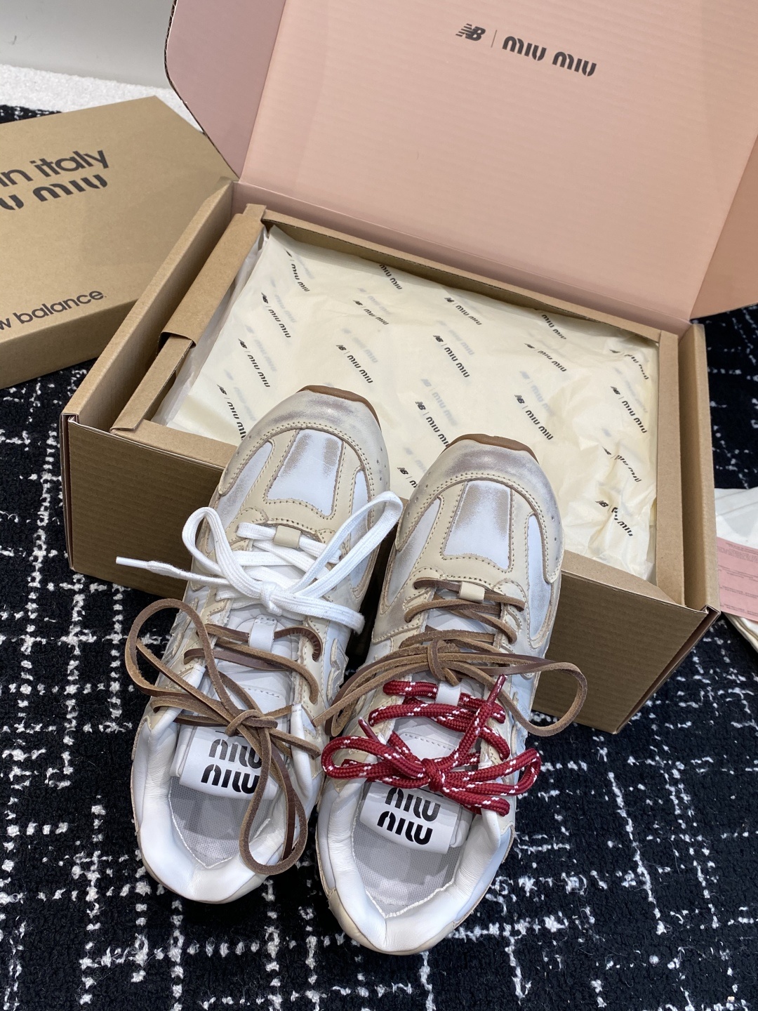 东莞代购级(官网同步✈️飞机盒包装)
MIU MIU✖️NEW BALANCE 530 缪缪 纽巴伦联名