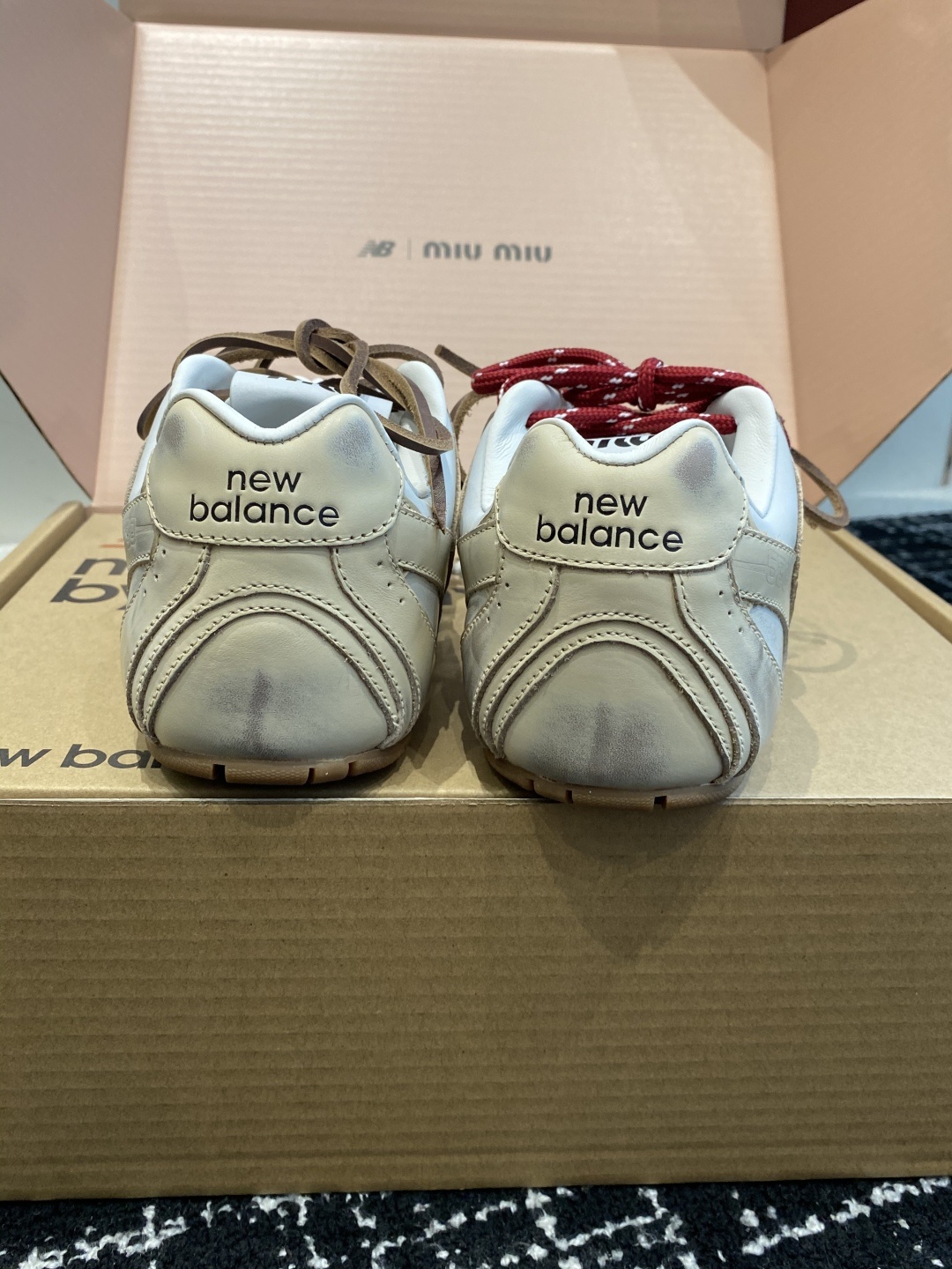 东莞代购级(官网同步✈️飞机盒包装)
MIU MIU✖️NEW BALANCE 530 缪缪 纽巴伦联名