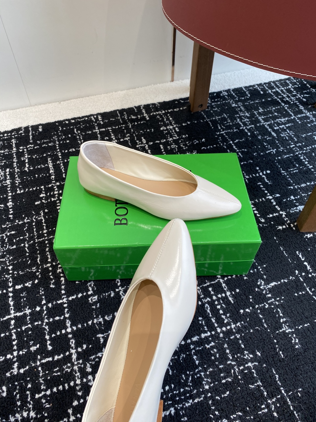 代购级
Bottega Veneta 葆蝶家 25ss 小圆头 平底 单鞋

Bv是当今时尚圈翻身最成功
