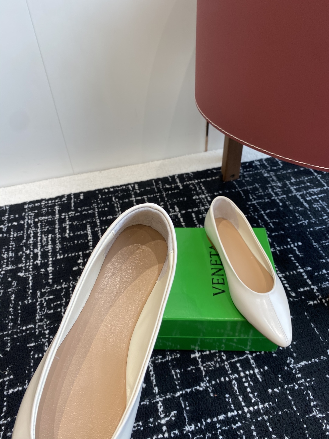 代购级
Bottega Veneta 葆蝶家 25ss 小圆头 平底 单鞋

Bv是当今时尚圈翻身最成功