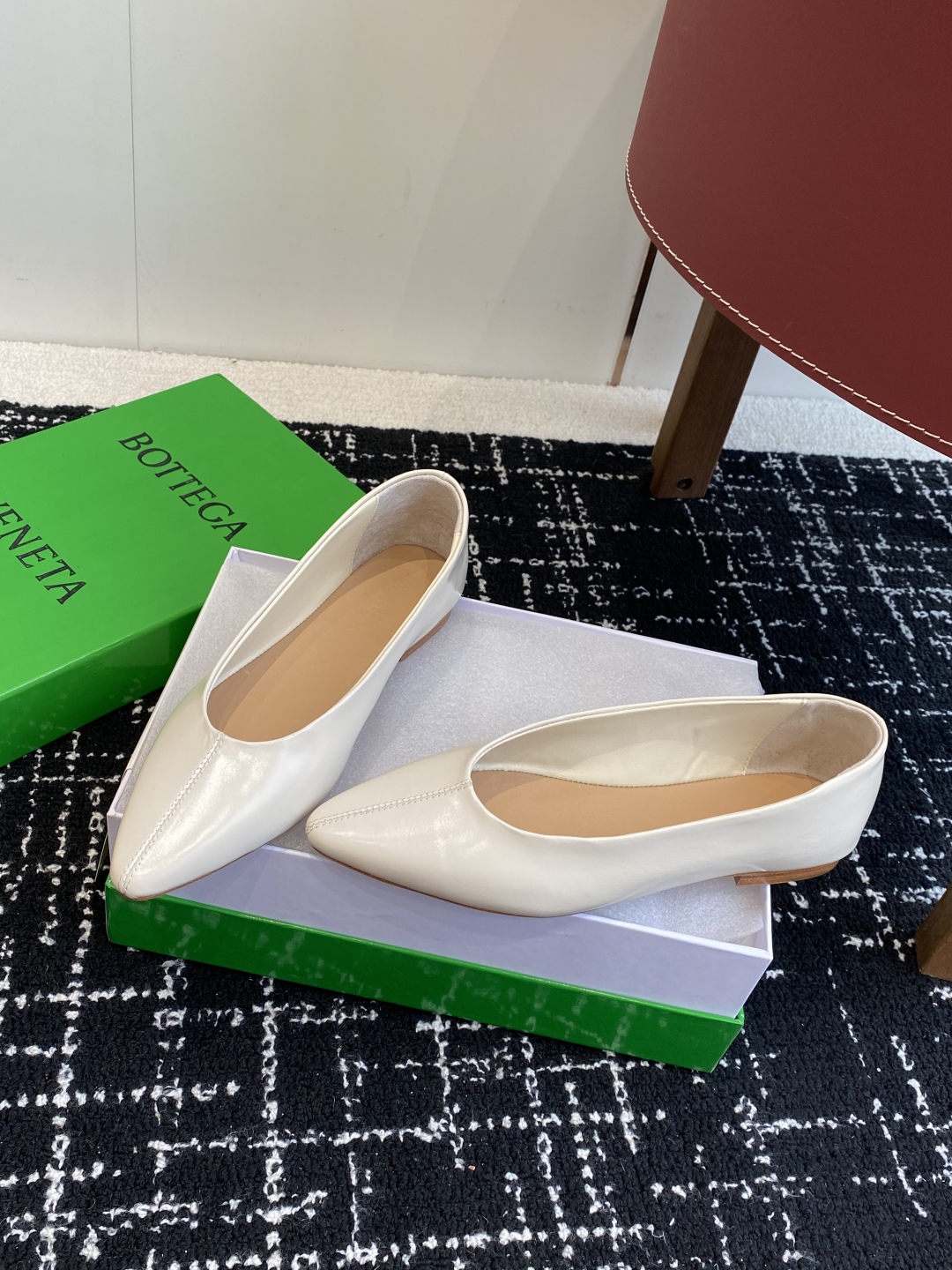 代购级
Bottega Veneta 葆蝶家 25ss 小圆头 平底 单鞋

Bv是当今时尚圈翻身最成功