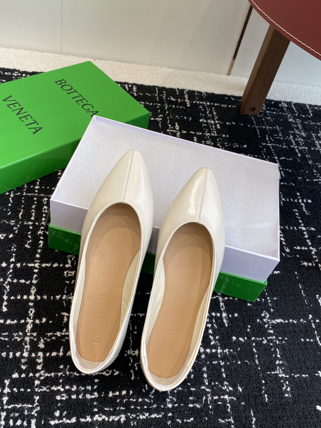 代购级
Bottega Veneta 葆蝶家 25ss 小圆头 平底 单鞋

Bv是当今时尚圈翻身最成功