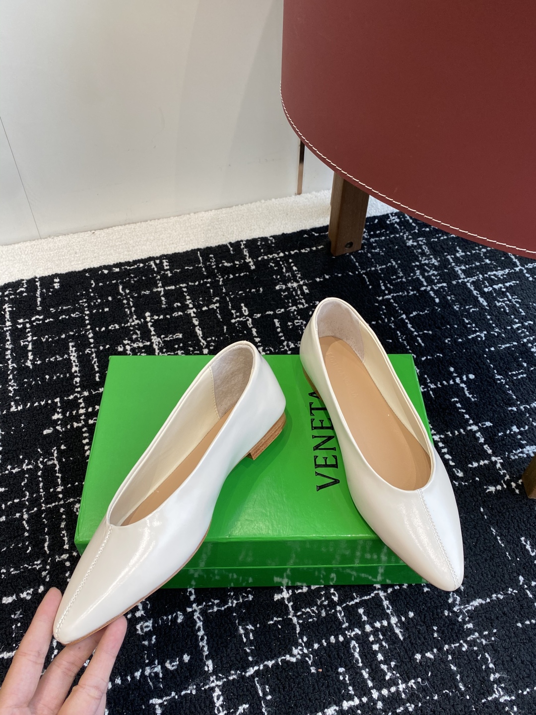 代购级
Bottega Veneta 葆蝶家 25ss 小圆头 平底 单鞋

Bv是当今时尚圈翻身最成功