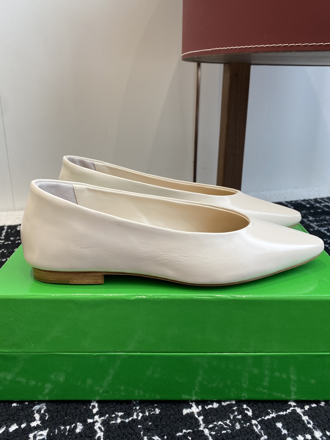 代购级
Bottega Veneta 葆蝶家 25ss 小圆头 平底 单鞋

Bv是当今时尚圈翻身最成功