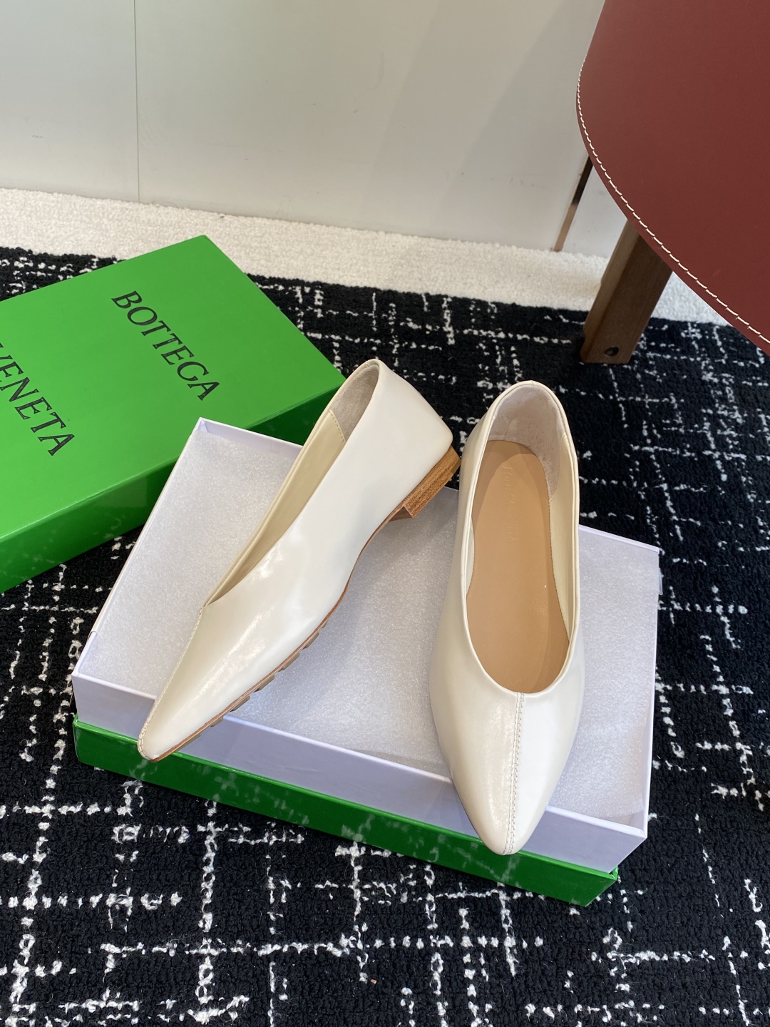 代购级
Bottega Veneta 葆蝶家 25ss 小圆头 平底 单鞋

Bv是当今时尚圈翻身最成功