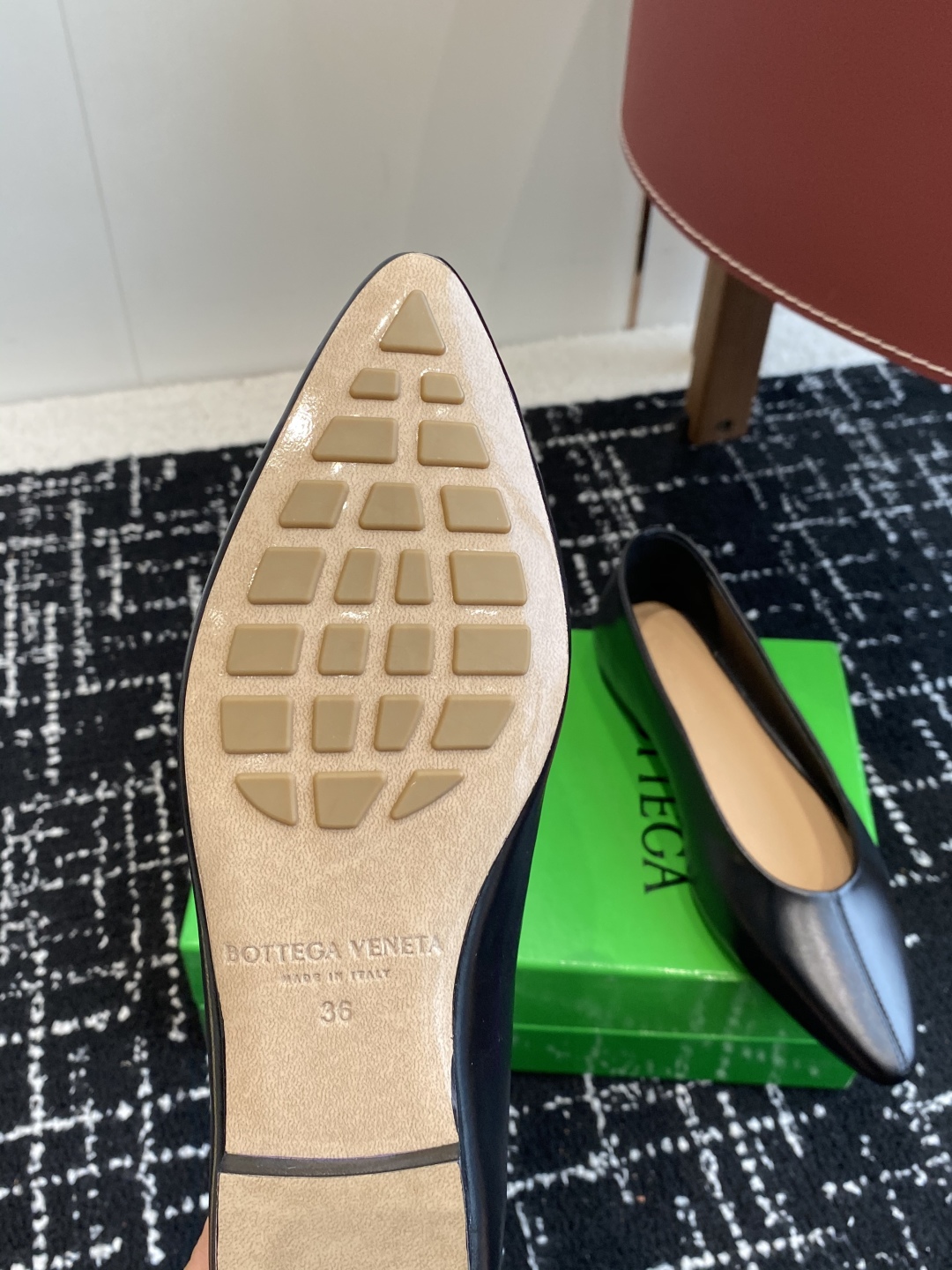 代购级
Bottega Veneta 葆蝶家 25ss 小圆头 平底 单鞋

Bv是当今时尚圈翻身最成功