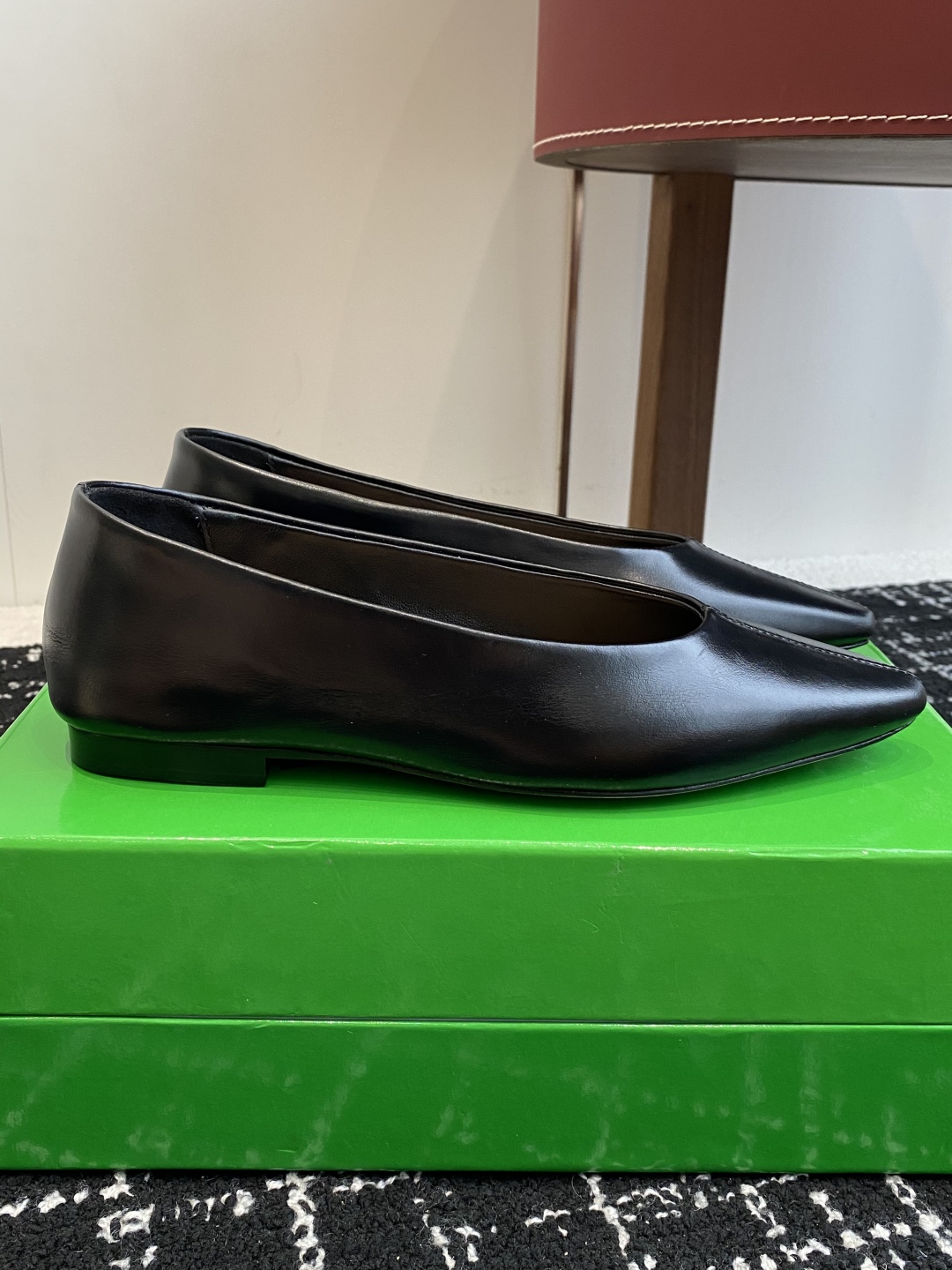 代购级
Bottega Veneta 葆蝶家 25ss 小圆头 平底 单鞋

Bv是当今时尚圈翻身最成功