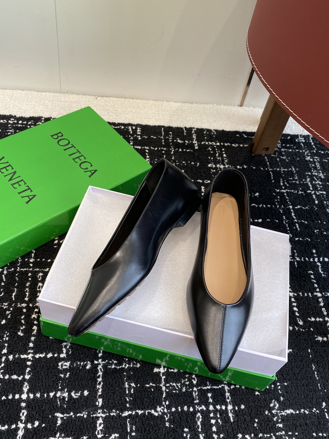 代购级
Bottega Veneta 葆蝶家 25ss 小圆头 平底 单鞋

Bv是当今时尚圈翻身最成功