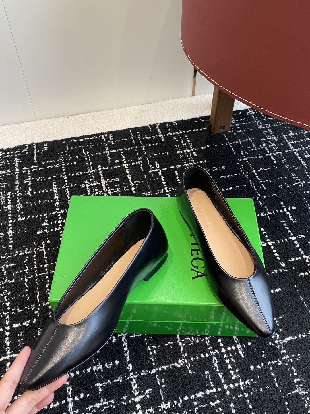 代购级
Bottega Veneta 葆蝶家 25ss 小圆头 平底 单鞋

Bv是当今时尚圈翻身最成功