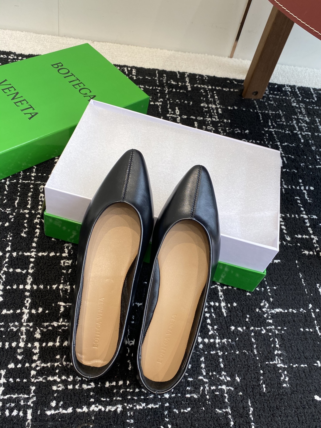 代购级
Bottega Veneta 葆蝶家 25ss 小圆头 平底 单鞋

Bv是当今时尚圈翻身最成功