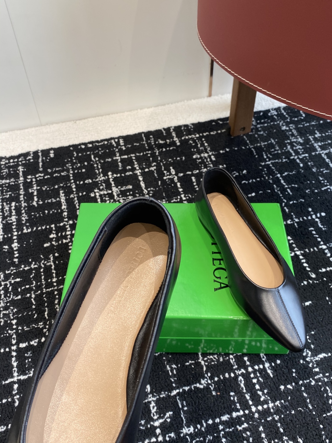 代购级
Bottega Veneta 葆蝶家 25ss 小圆头 平底 单鞋

Bv是当今时尚圈翻身最成功