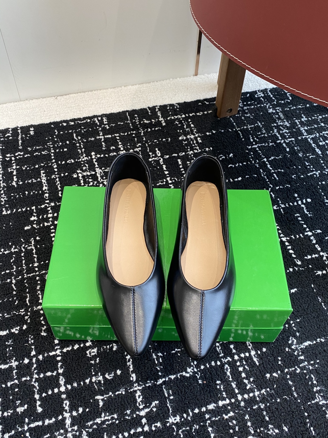代购级
Bottega Veneta 葆蝶家 25ss 小圆头 平底 单鞋

Bv是当今时尚圈翻身最成功
