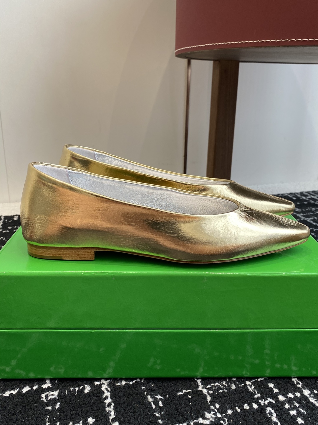 代购级
Bottega Veneta 葆蝶家 25ss 小圆头 平底 单鞋

Bv是当今时尚圈翻身最成功