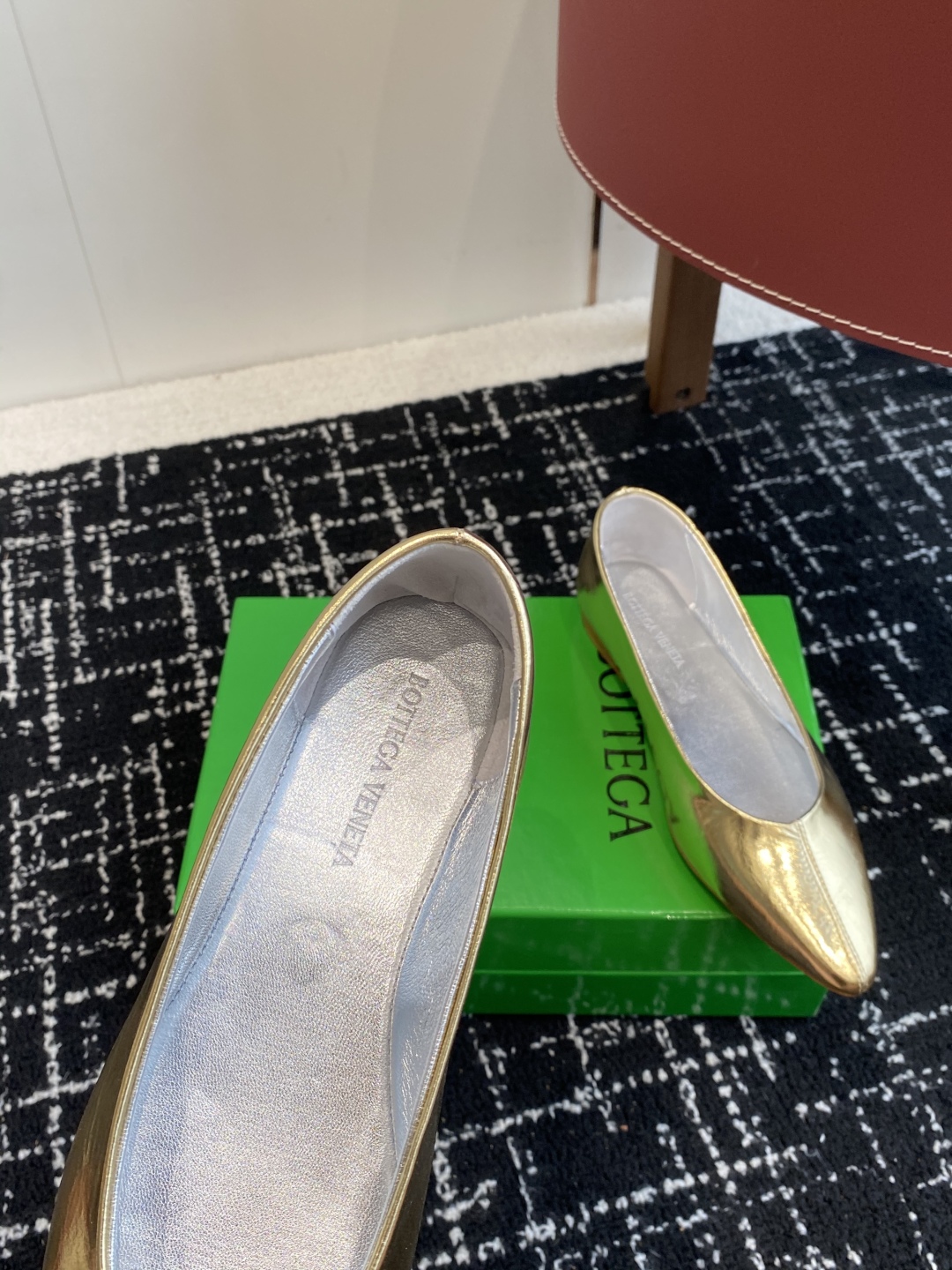 代购级
Bottega Veneta 葆蝶家 25ss 小圆头 平底 单鞋

Bv是当今时尚圈翻身最成功