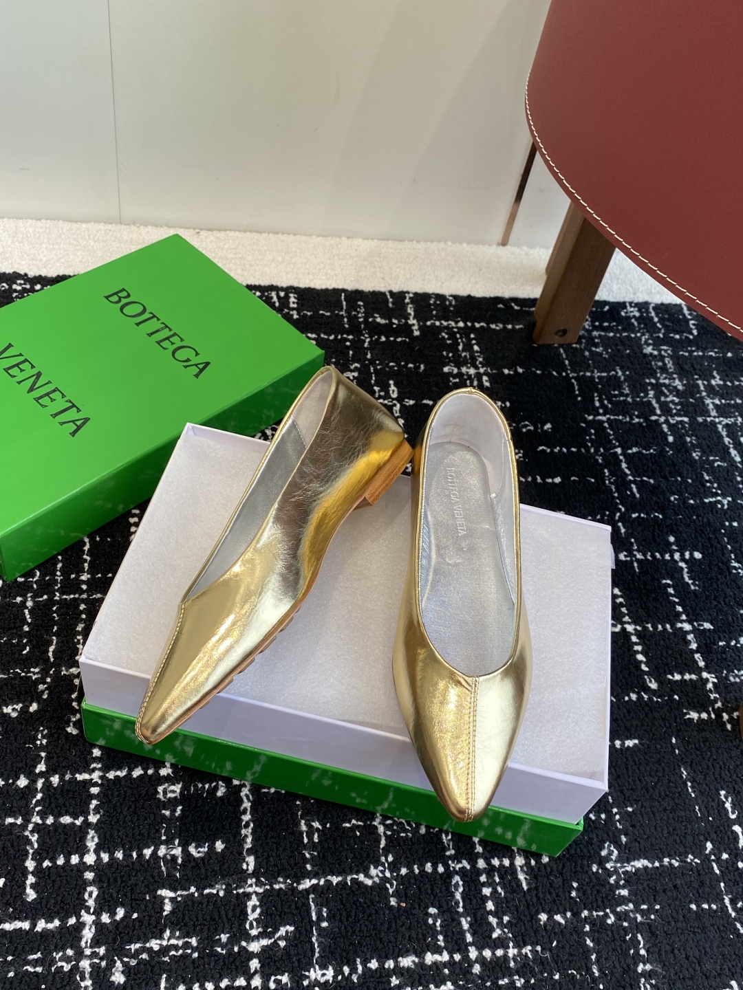 代购级
Bottega Veneta 葆蝶家 25ss 小圆头 平底 单鞋

Bv是当今时尚圈翻身最成功