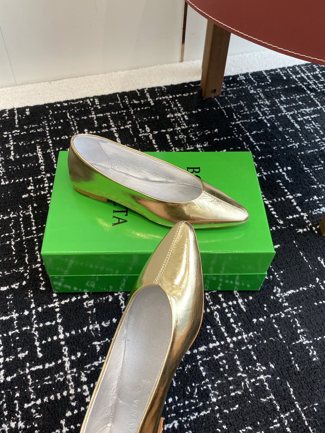 代购级
Bottega Veneta 葆蝶家 25ss 小圆头 平底 单鞋

Bv是当今时尚圈翻身最成功
