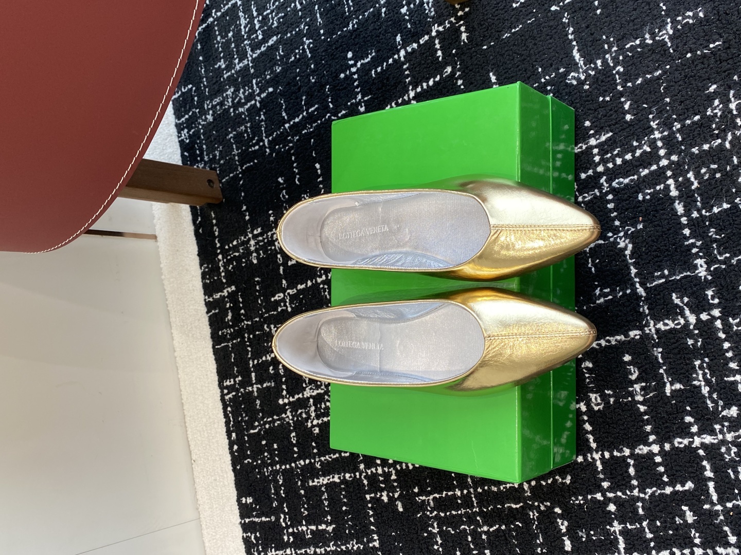代购级
Bottega Veneta 葆蝶家 25ss 小圆头 平底 单鞋

Bv是当今时尚圈翻身最成功