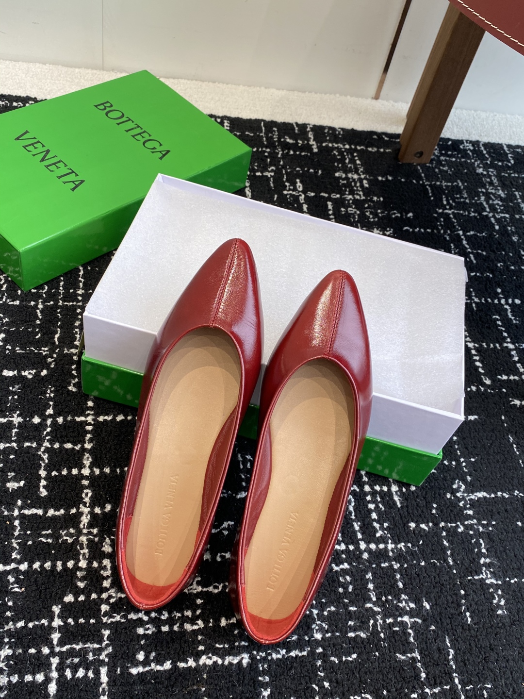 代购级
Bottega Veneta 葆蝶家 25ss 小圆头 平底 单鞋

Bv是当今时尚圈翻身最成功