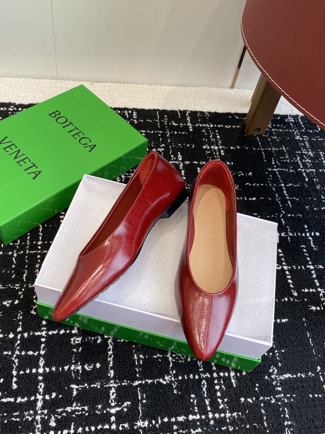 代购级
Bottega Veneta 葆蝶家 25ss 小圆头 平底 单鞋

Bv是当今时尚圈翻身最成功