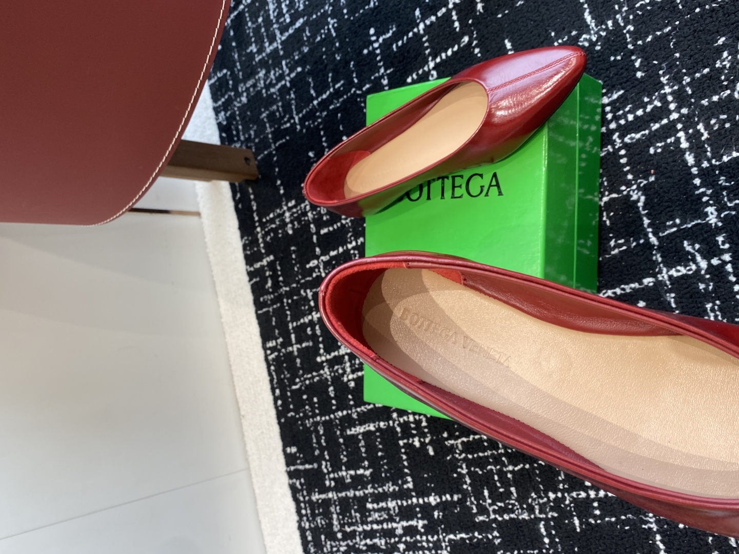 代购级
Bottega Veneta 葆蝶家 25ss 小圆头 平底 单鞋

Bv是当今时尚圈翻身最成功