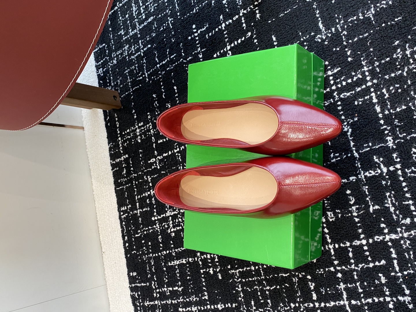 代购级
Bottega Veneta 葆蝶家 25ss 小圆头 平底 单鞋

Bv是当今时尚圈翻身最成功