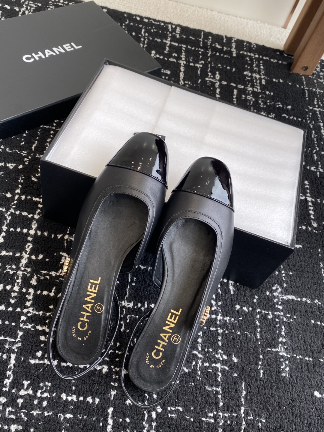 代购级
CHANEL小香 25ss 早春新款 平底 后空 玛丽珍单鞋，复古法式优雅感，高级感十足 

香