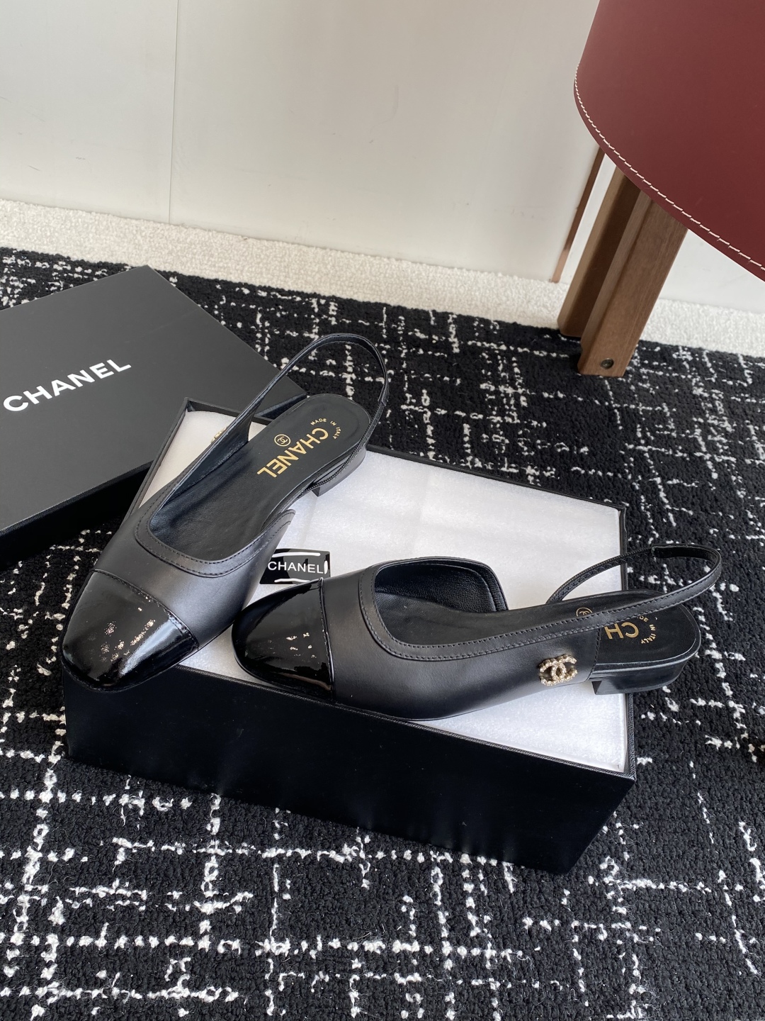 代购级
CHANEL小香 25ss 早春新款 平底 后空 玛丽珍单鞋，复古法式优雅感，高级感十足 

香