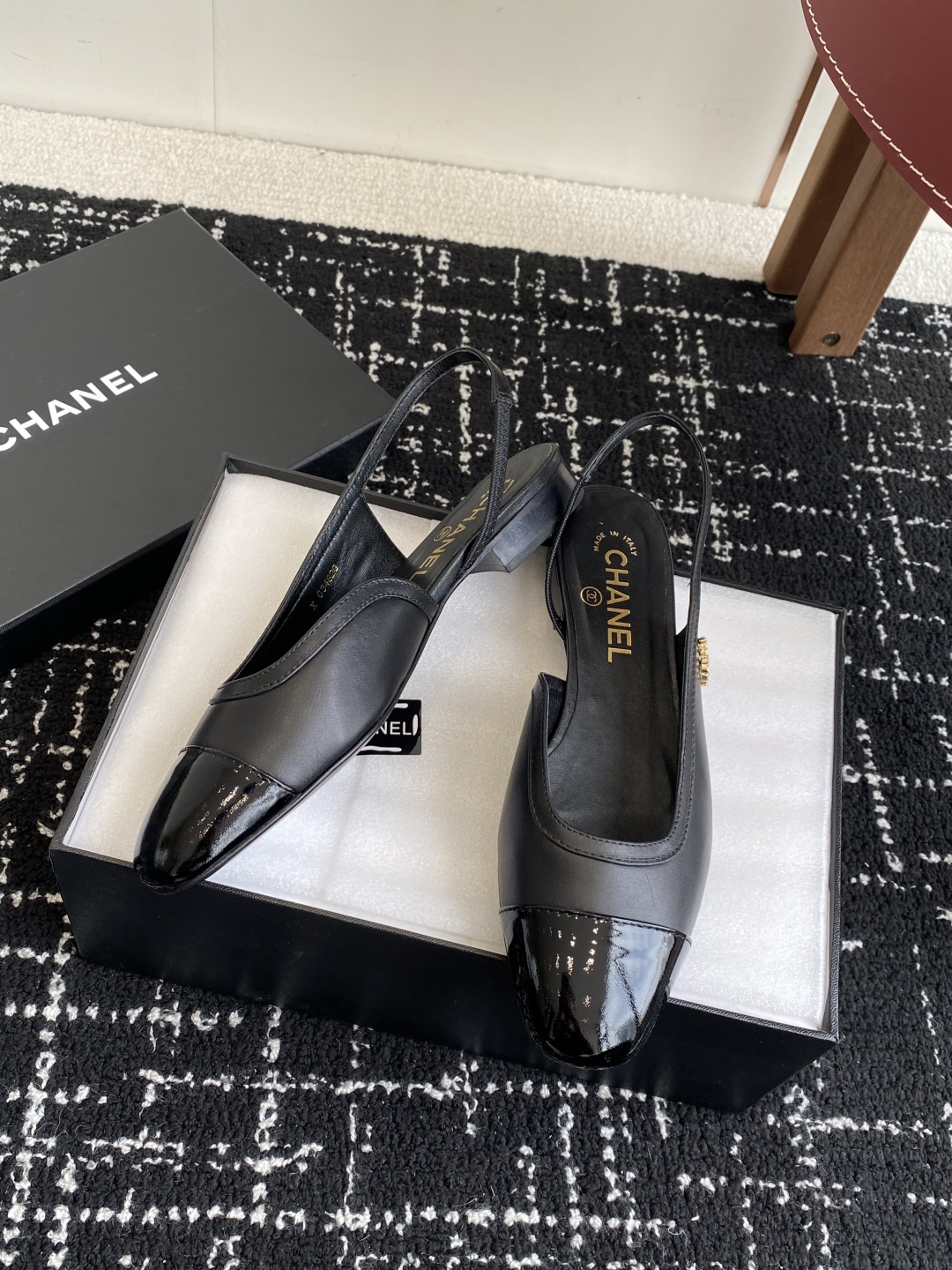 代购级
CHANEL小香 25ss 早春新款 平底 后空 玛丽珍单鞋，复古法式优雅感，高级感十足 

香