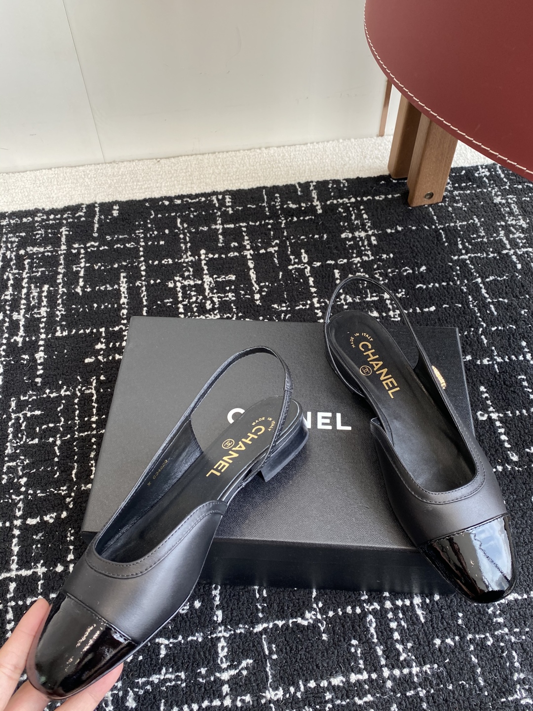 代购级
CHANEL小香 25ss 早春新款 平底 后空 玛丽珍单鞋，复古法式优雅感，高级感十足 

香