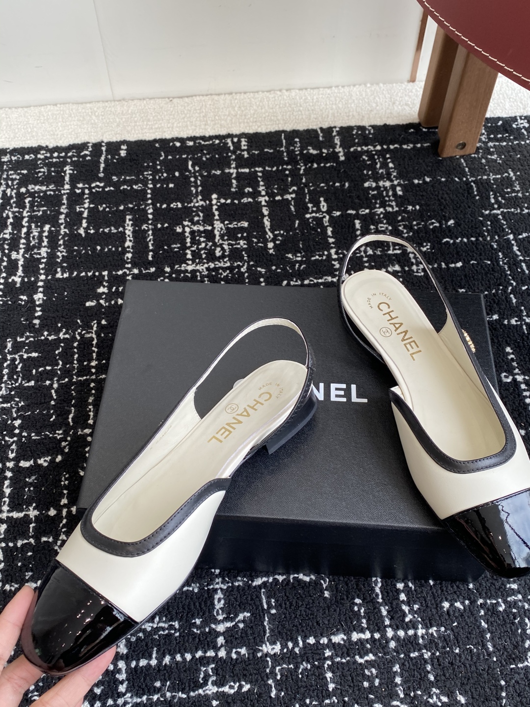代购级
CHANEL小香 25ss 早春新款 平底 后空 玛丽珍单鞋，复古法式优雅感，高级感十足 

香