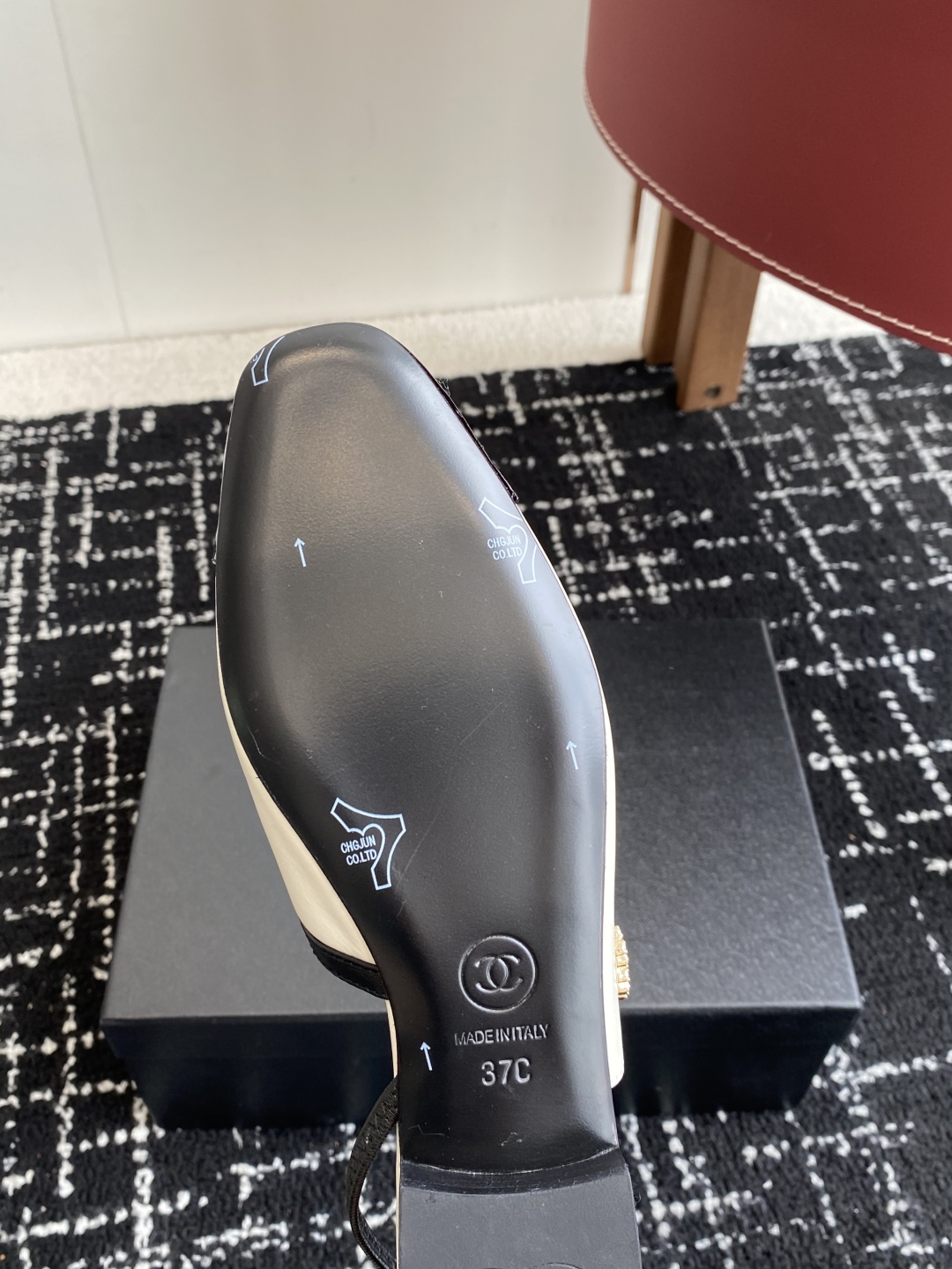代购级
CHANEL小香 25ss 早春新款 平底 后空 玛丽珍单鞋，复古法式优雅感，高级感十足 

香