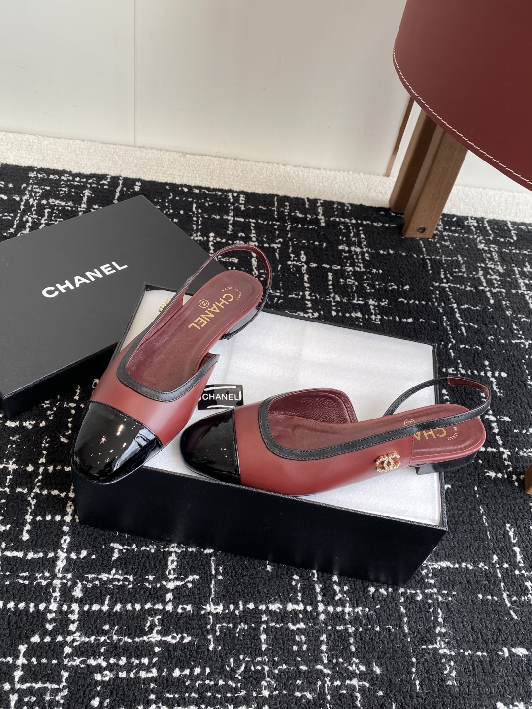 代购级
CHANEL小香 25ss 早春新款 平底 后空 玛丽珍单鞋，复古法式优雅感，高级感十足 

香
