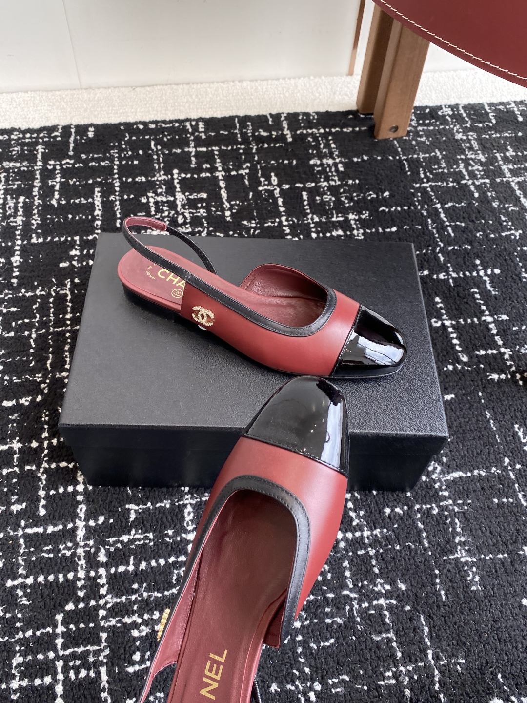 代购级
CHANEL小香 25ss 早春新款 平底 后空 玛丽珍单鞋，复古法式优雅感，高级感十足 

香