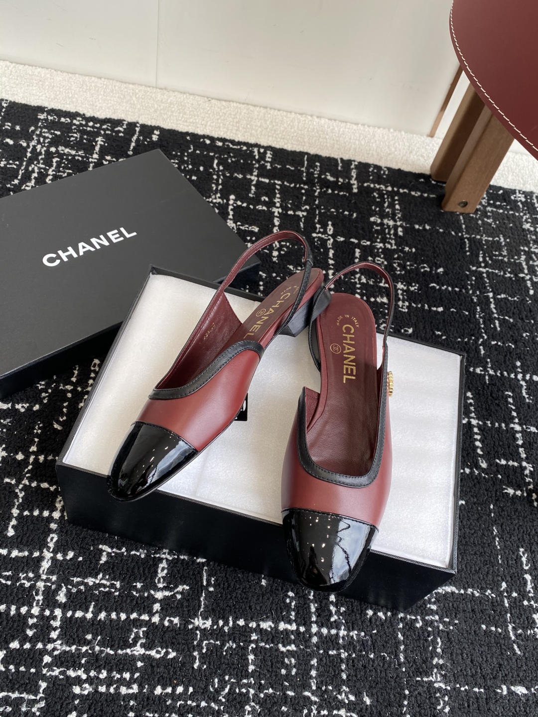 代购级
CHANEL小香 25ss 早春新款 平底 后空 玛丽珍单鞋，复古法式优雅感，高级感十足 

香