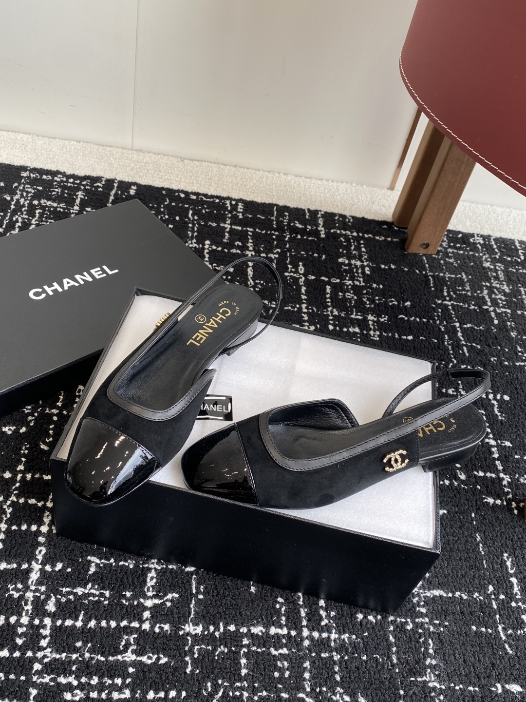 代购级
CHANEL小香 25ss 早春新款 平底 后空 玛丽珍单鞋，复古法式优雅感，高级感十足 

香