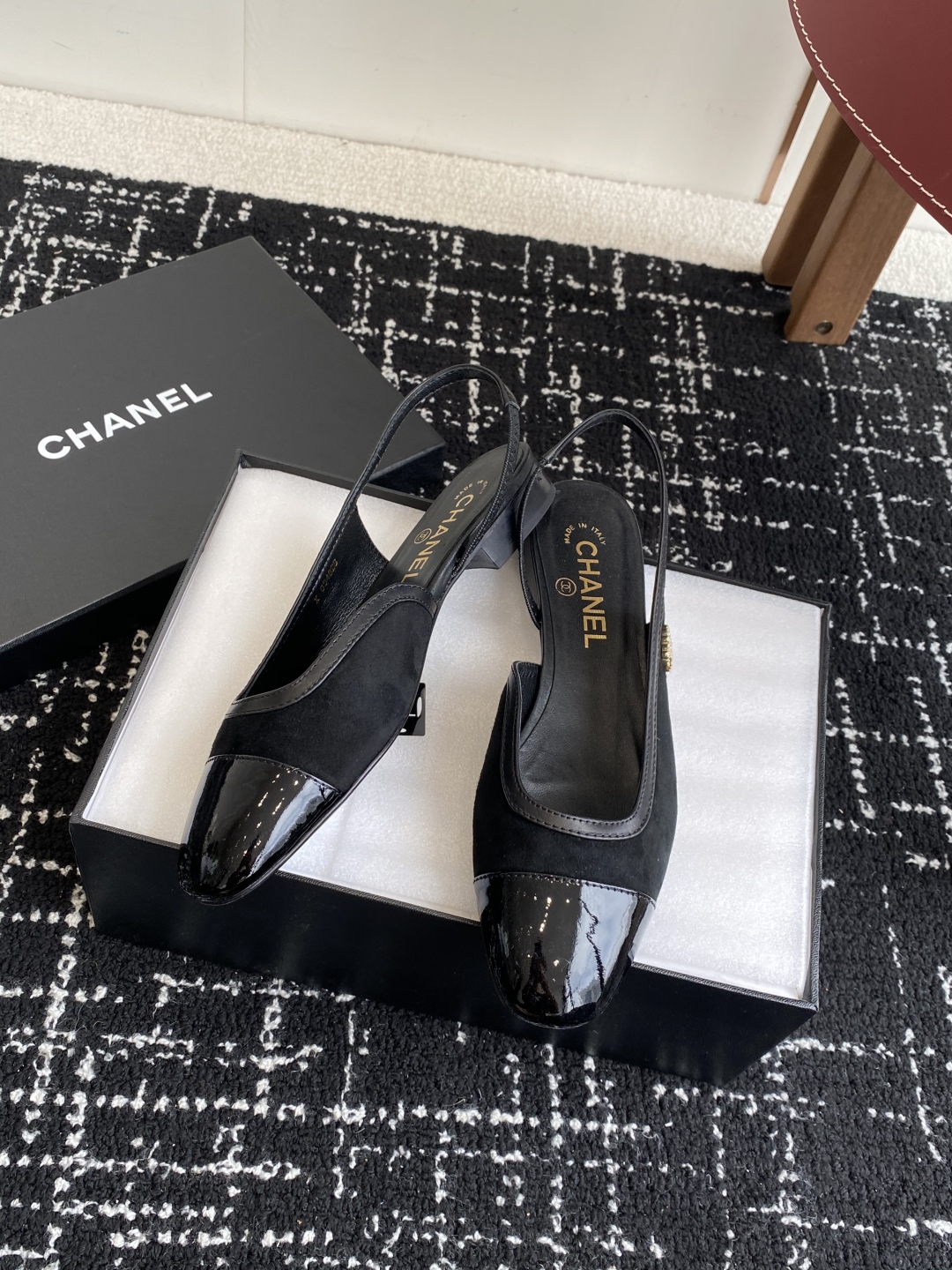 代购级
CHANEL小香 25ss 早春新款 平底 后空 玛丽珍单鞋，复古法式优雅感，高级感十足 

香