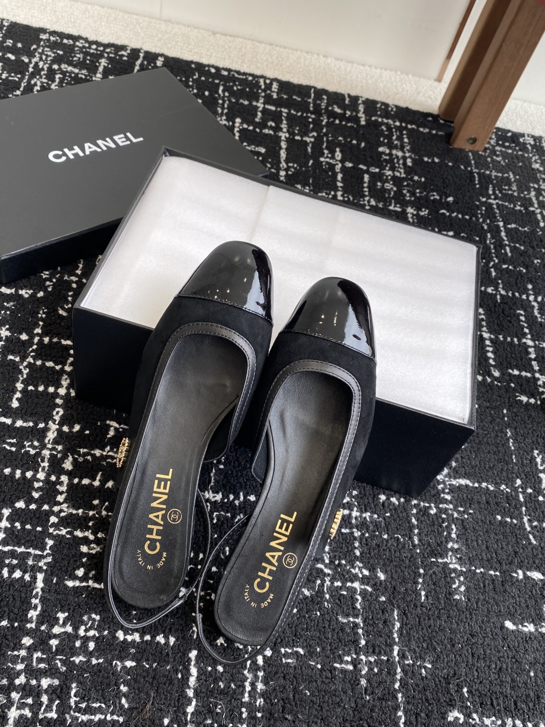 代购级
CHANEL小香 25ss 早春新款 平底 后空 玛丽珍单鞋，复古法式优雅感，高级感十足 

香