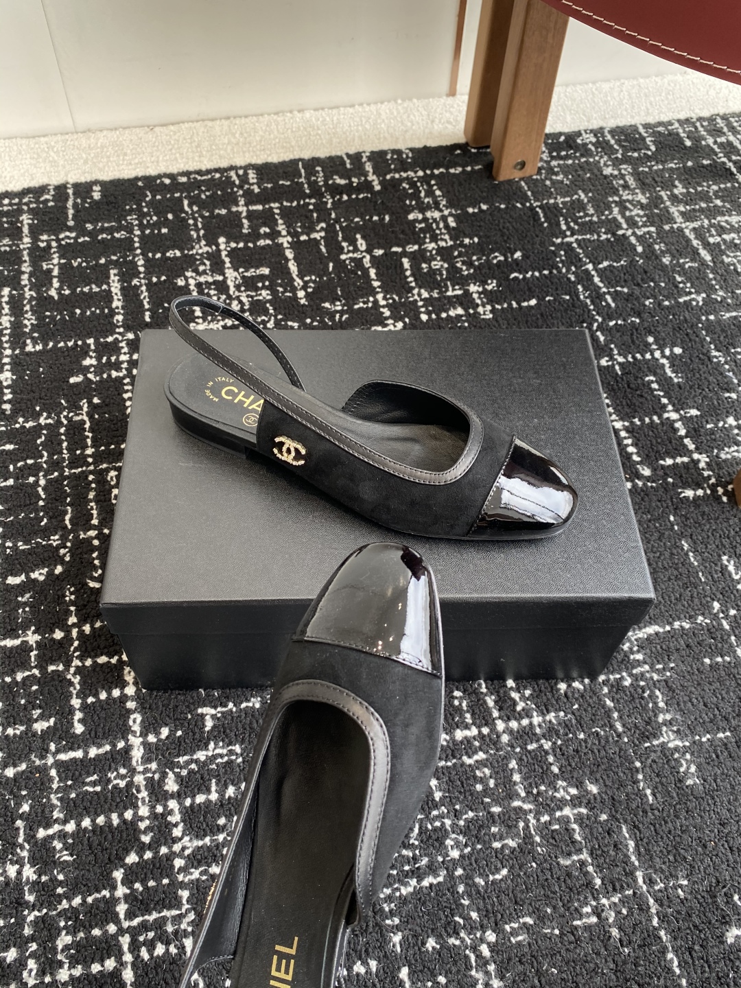 代购级
CHANEL小香 25ss 早春新款 平底 后空 玛丽珍单鞋，复古法式优雅感，高级感十足 

香