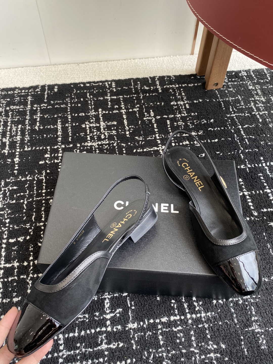 代购级
CHANEL小香 25ss 早春新款 平底 后空 玛丽珍单鞋，复古法式优雅感，高级感十足 

香