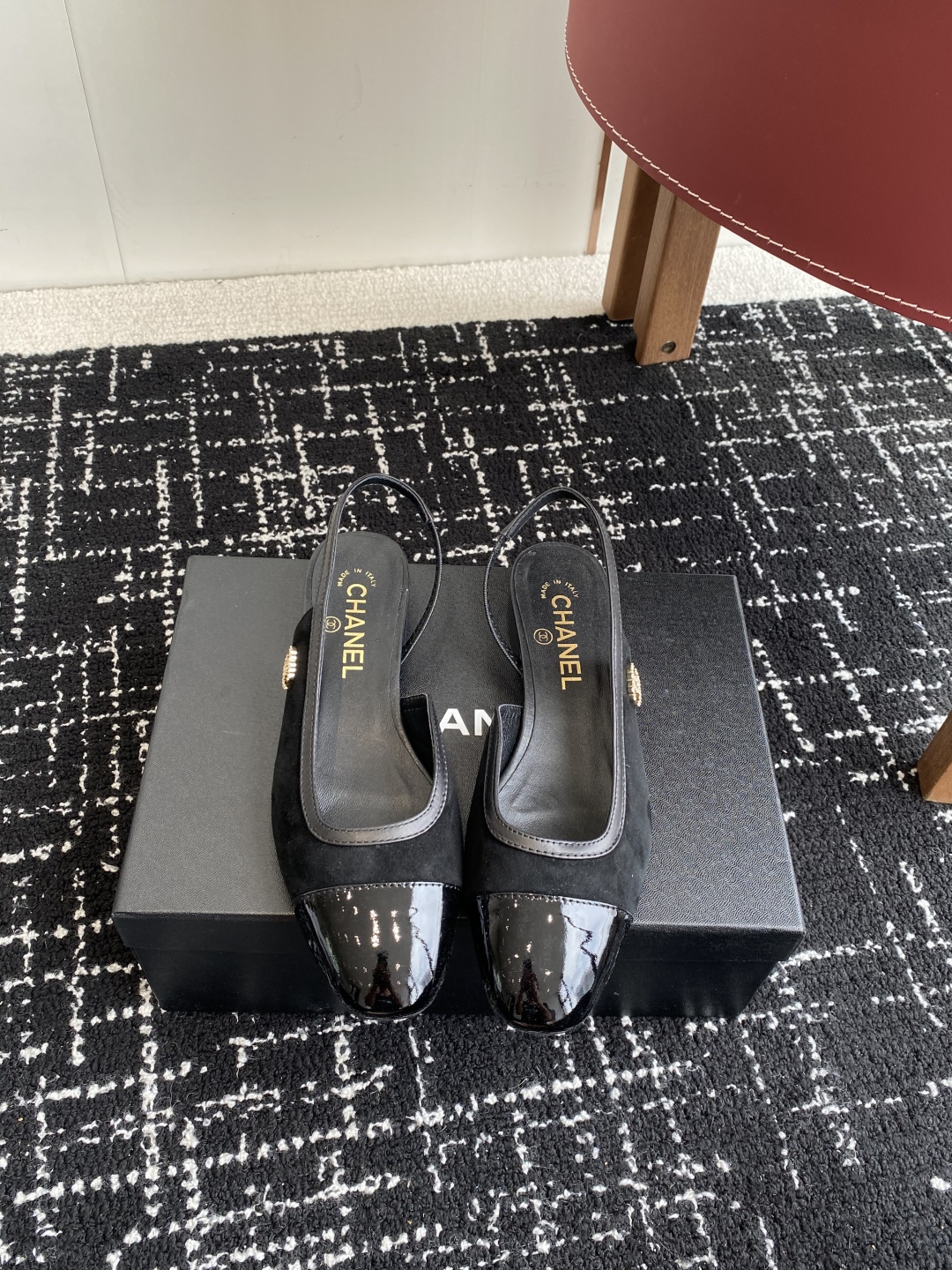 代购级
CHANEL小香 25ss 早春新款 平底 后空 玛丽珍单鞋，复古法式优雅感，高级感十足 

香