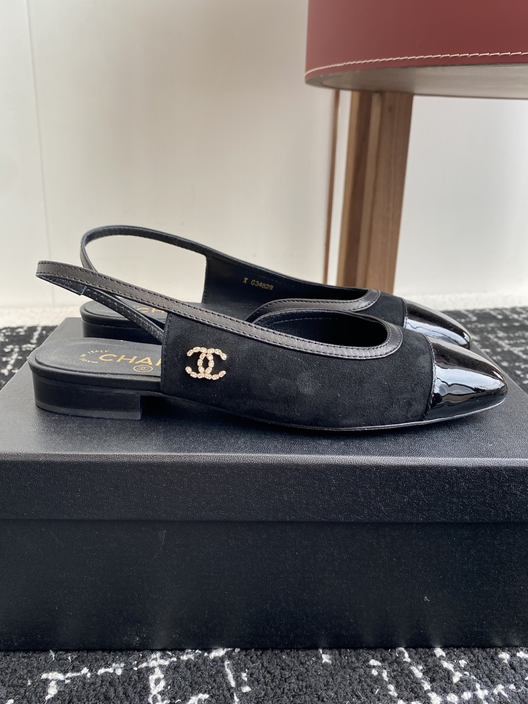 代购级
CHANEL小香 25ss 早春新款 平底 后空 玛丽珍单鞋，复古法式优雅感，高级感十足 

香