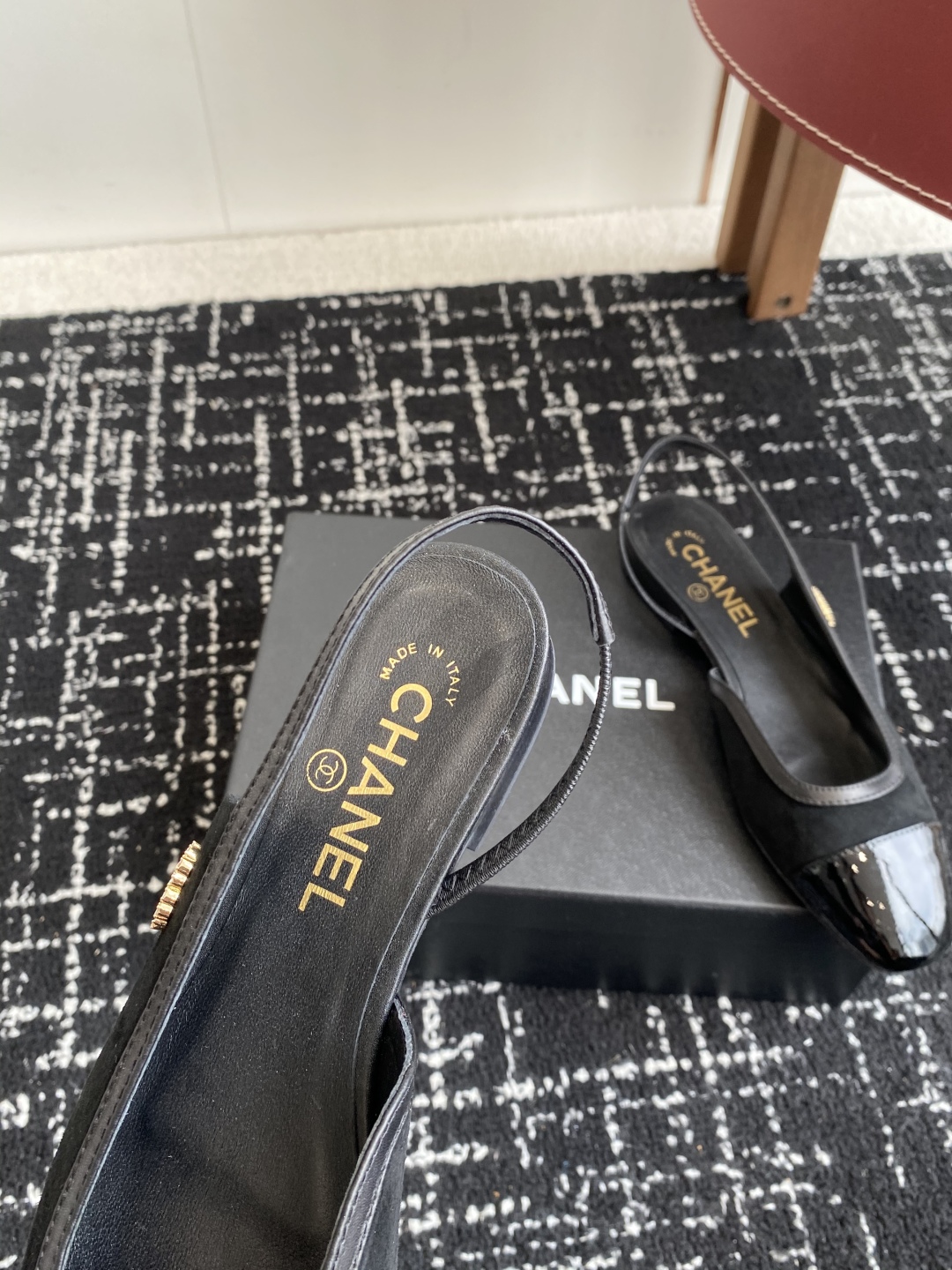 代购级
CHANEL小香 25ss 早春新款 平底 后空 玛丽珍单鞋，复古法式优雅感，高级感十足 

香