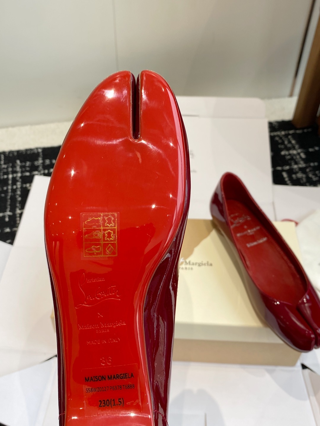 东莞代购级(官网同步✈️盒包装)
𝐂𝐡𝐫𝐢𝐬𝐭𝐢𝐚𝐧 𝐋𝐨𝐮𝐛𝐨𝐮𝐭𝐢*✖𝐌𝐚𝐢𝐬𝐨𝐧 𝐌𝐚𝐫𝐠𝐢𝐞𝐥*