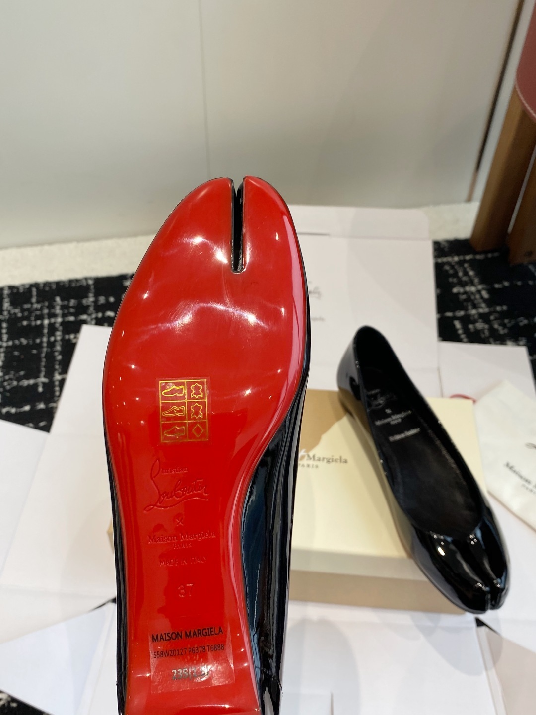 东莞代购级(官网同步✈️盒包装)
𝐂𝐡𝐫𝐢𝐬𝐭𝐢𝐚𝐧 𝐋𝐨𝐮𝐛𝐨𝐮𝐭𝐢*✖𝐌𝐚𝐢𝐬𝐨𝐧 𝐌𝐚𝐫𝐠𝐢𝐞𝐥*