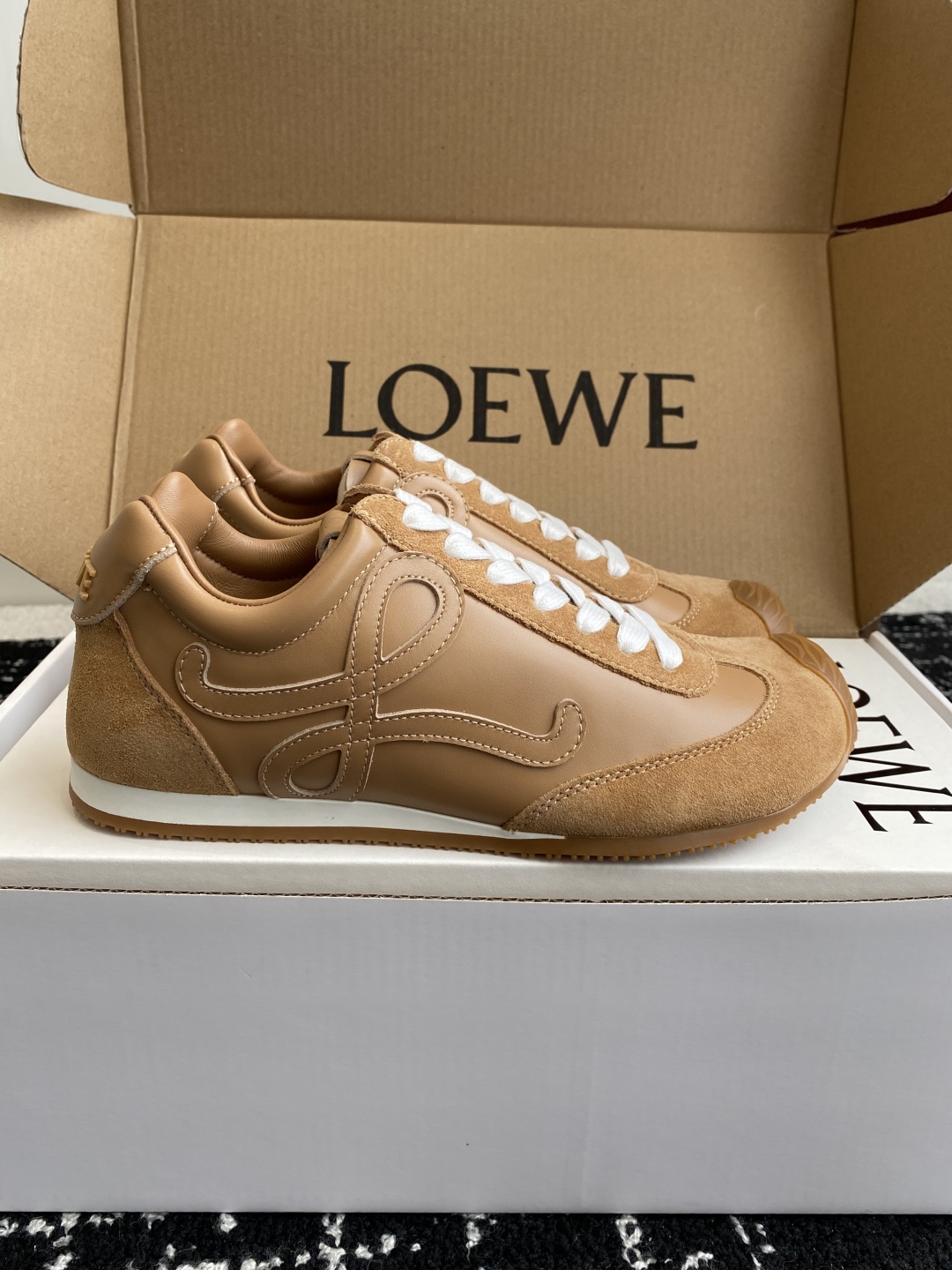 代购级 P扣子加20 （官网同步✈️盒包装）
Loewe 2025巴黎时装周新balletrunner 