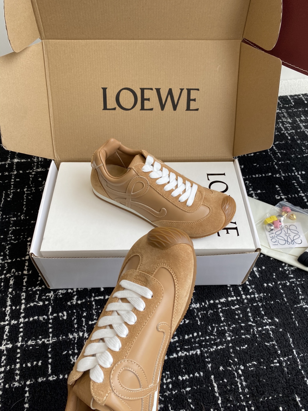 代购级 P扣子加20 （官网同步✈️盒包装）
Loewe 2025巴黎时装周新balletrunner 