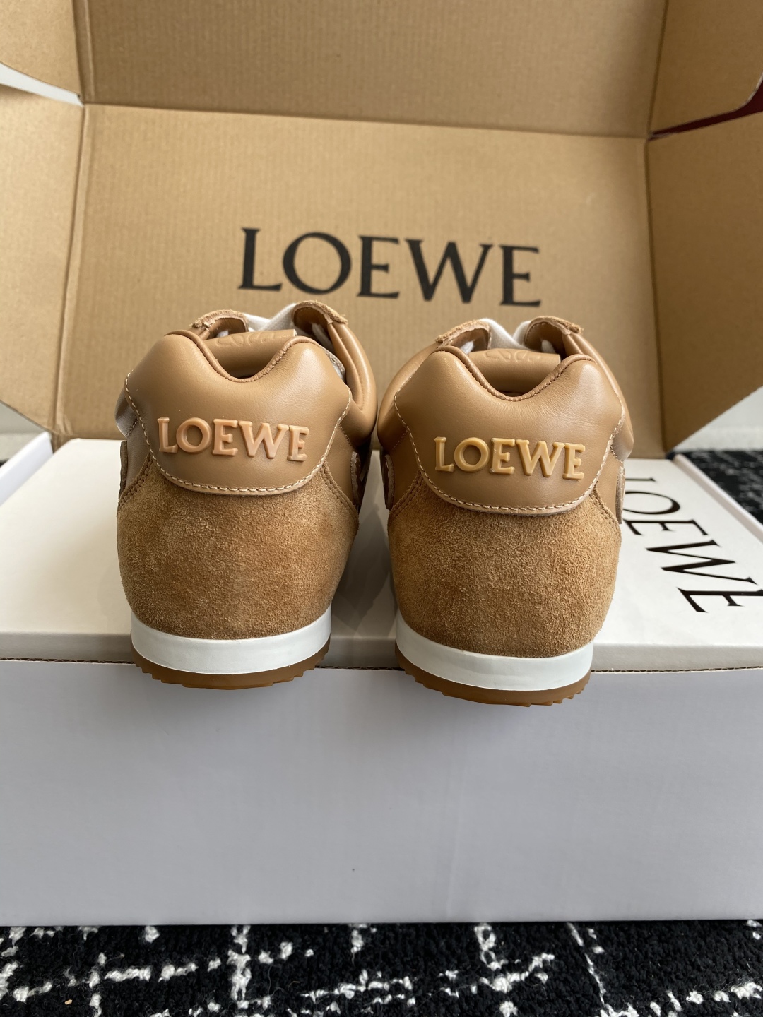 代购级 P扣子加20 （官网同步✈️盒包装）
Loewe 2025巴黎时装周新balletrunner 